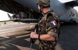 Mali: les derniers militants français ont quitté le pays
