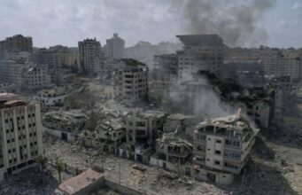 Israël-Hamas: la bande de Gaza toujours bombardée, plus de 1000 morts côté israélien